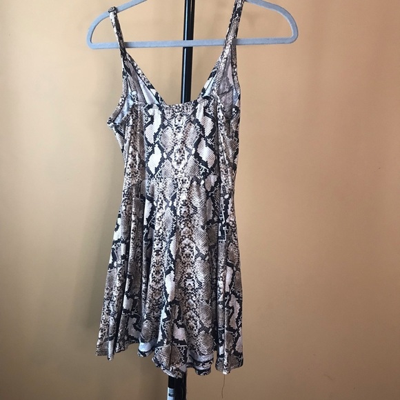 Snake-print romper - Picture 3 of 7